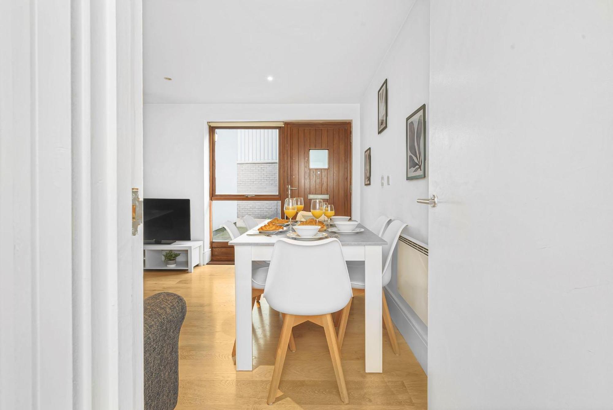 King'S Cross - 2Br With Terrace - Cityapartmentstay Лондон Екстериор снимка