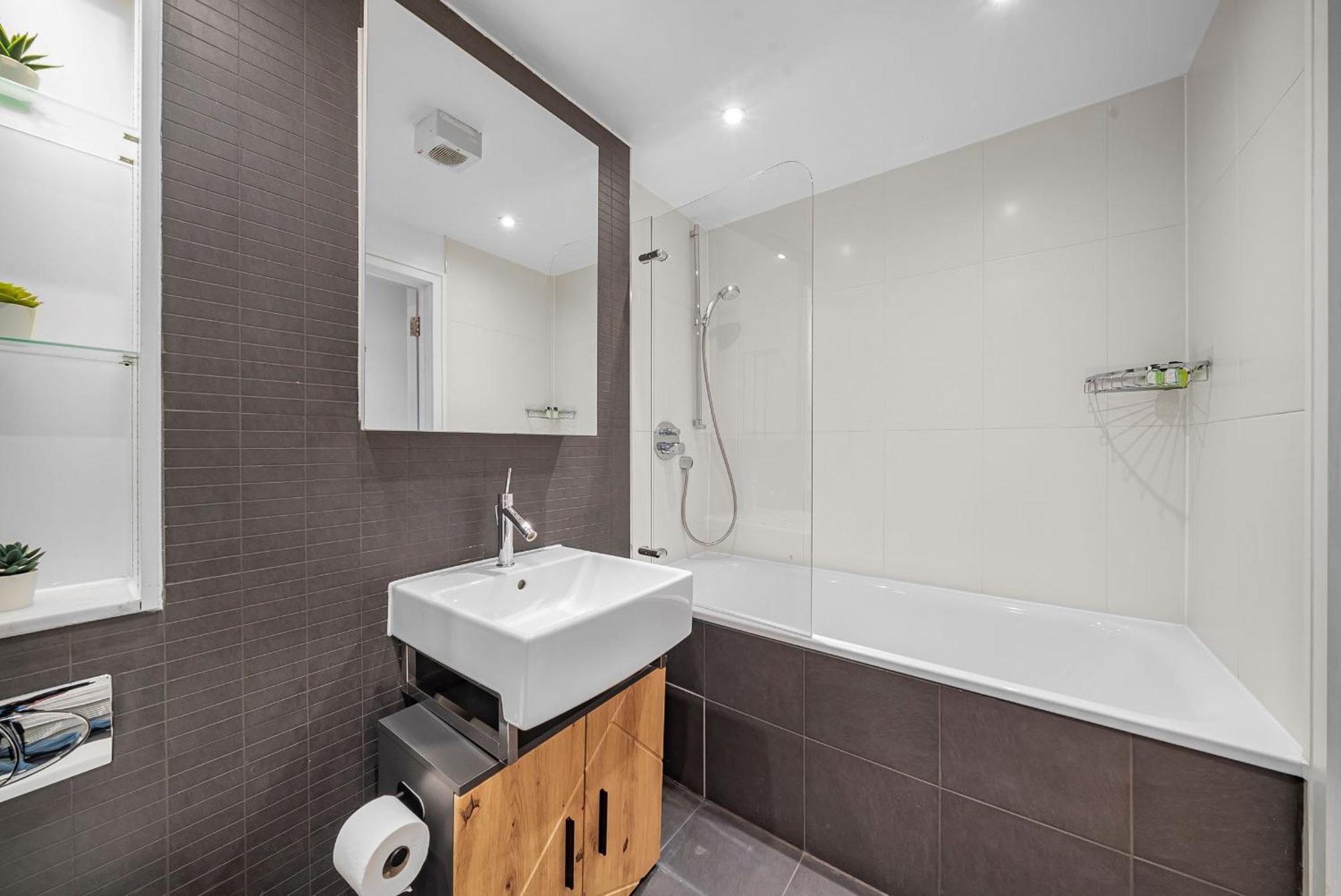 King'S Cross - 2Br With Terrace - Cityapartmentstay Лондон Екстериор снимка