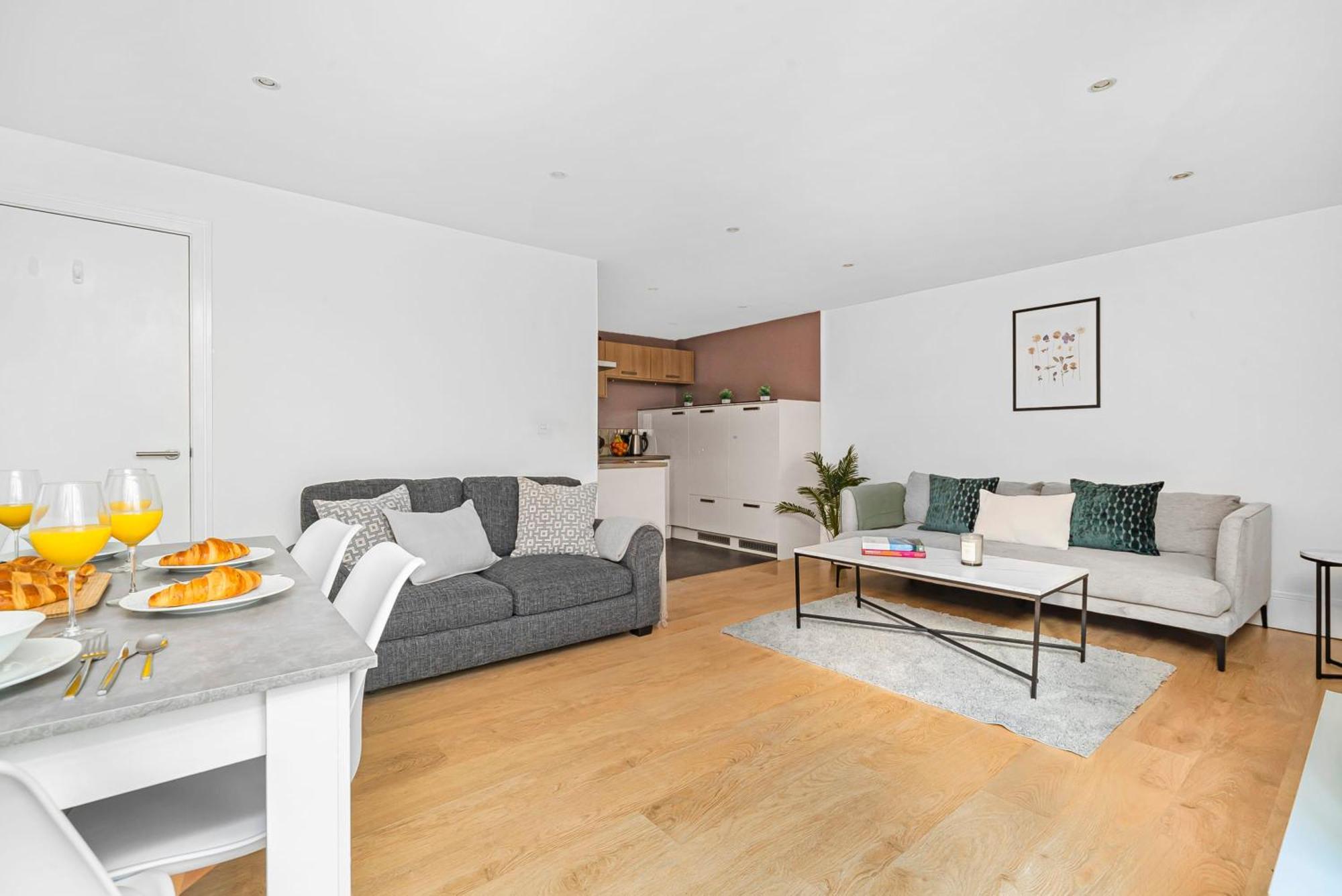 King'S Cross - 2Br With Terrace - Cityapartmentstay Лондон Екстериор снимка