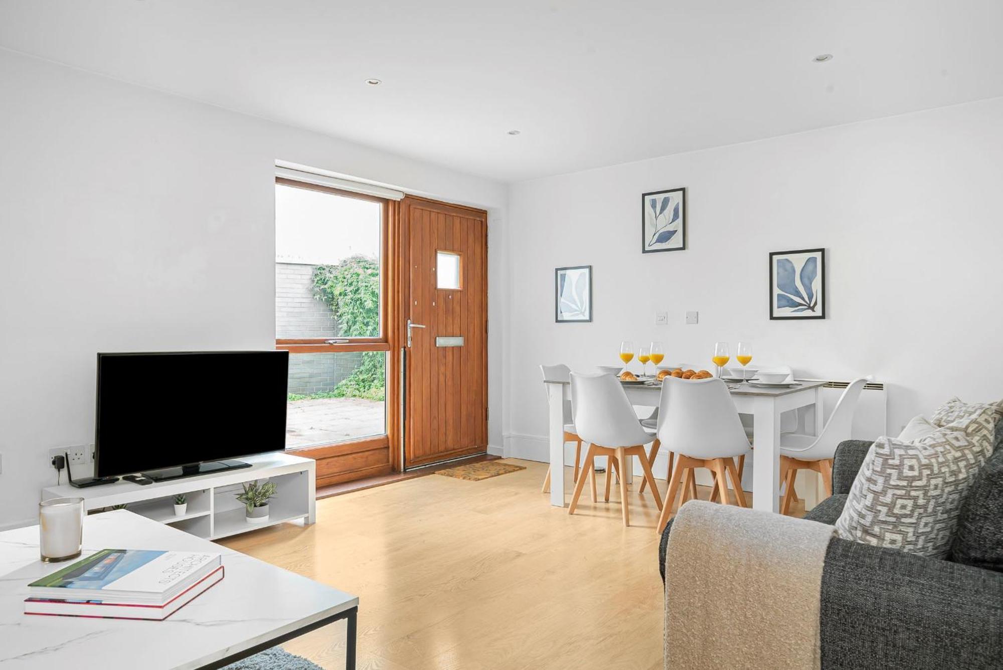 King'S Cross - 2Br With Terrace - Cityapartmentstay Лондон Екстериор снимка